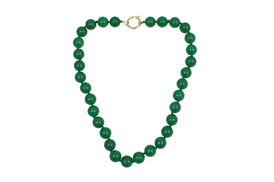 1 COLLANA CON 32 SFERE IN PR. GIADA DA 14,00 MM, CHIUSURA IN O.G. 18 KR., GR. TOT. 127,50