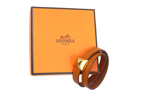 1 BRACCIALE HERMÈS MOD. MÉDOR INFINI DOUBLE TOUR, METALLO DORATO E PELLE (ORANGE SWIFT LEATHER, T2 C MZ) FORNITO DI SCATOLA ORIGINALE