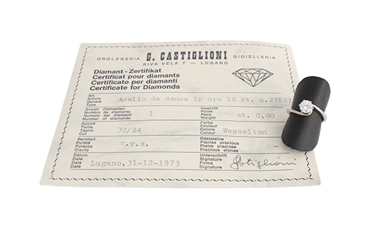 1 ANELLO SOLITARIO IN O.B. 18 KR. CHE INCASTONA BRILLANTE DI KT. 0,80 C.a CON CERTIFICATO GEMMOLOGICO CHE LO CLASSIFICA: PUREZZA VVS, COLORE WESSELTON (MISURA 54) GR. 4,40