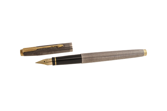 1 PENNA STILOGRAFICA PARKER CON PENNINO IN O.G. 14 KR., STRUTTURA IN ARGENTO 925‰ E METALLO DORATO