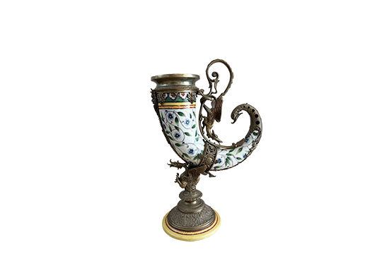 1 CORNUCOPIA DELL' ABBONDANZA IN PORCELLANA FINEMENTE DIPINTA CON DECORI IN OTTONE DIM. 33x44x17 CM