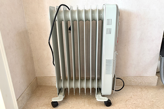 1 RADIATORE ELETTRICO RADIOSTAR DIM. 41x63x22 CM