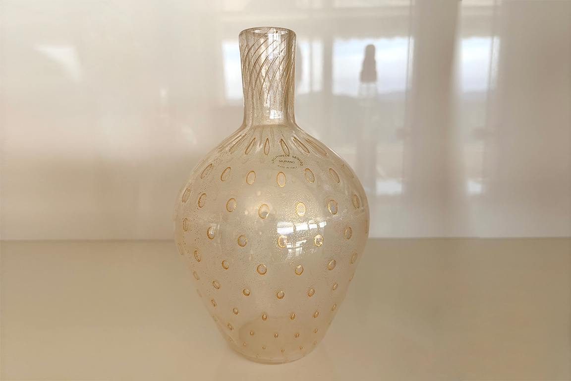 1 VASO IN VETRO DI MURANO “ARCHIMEDE SEGUSO” COLORE AMBRA CON BOLLE D'ARIA INCASTONATE, LAVORAZIONE ARTIGIANALE DIM. 20 CM