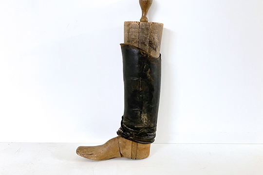 1 FORMA PER STIVALE IN LEGNO DIM. 30x65x13 CM
