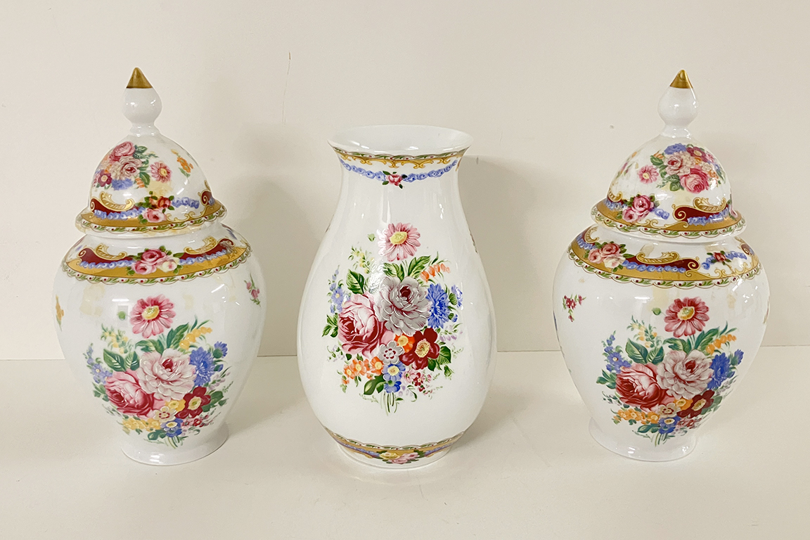 1 COPPIA DI VASI POTICHE DIM. 12x24 CM E 1 VASO DIM. 12x20 CM IN PORCELLANA DI LIMOGES