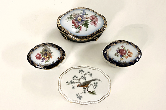 4 PORTAGIOIE IN PORCELLANA DIM. 11x7,50x5,50 8x6x4 10x7x4,50 CM