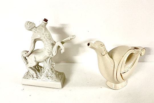 2 BOTTIGLIE IN PORCELLANA, PICCOLI DIFETTI DIM. 23x27x9 E 27x22x9 CM