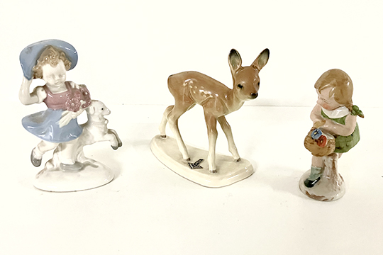 3 STATUETTE IN PORCELLANA RAFFIGURANTI BIMBA CON AGNELLO DIM. 8x12 CM, BAMBI DIM. 13x12 CM E BIMBA CON CESTINO 7x11 CM