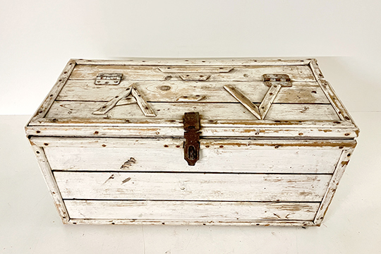 1 BAULE IN LEGNO, PICCOLI DIFETTI DIM. 70x38x35 CM