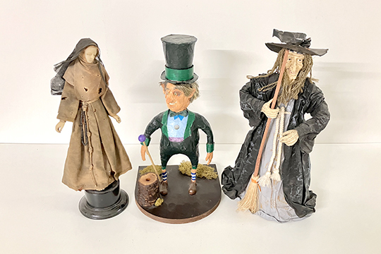 3 STATUETTE: MONACA DIM. 14x36x12 CM, CAPPELLAIO MATTO DIM. 20x36x20 CM E STREGA DIM. 21x38x13 CM