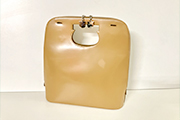 1 BORSA SALVATORE FERRAGAMO IN PELLE COLORE BEIGE, DOPPI MANICI, PORTABILITÀ A MANO, SENZA TRACOLLA, SEGNI D\'USURA DIM. 35x38x10 CM