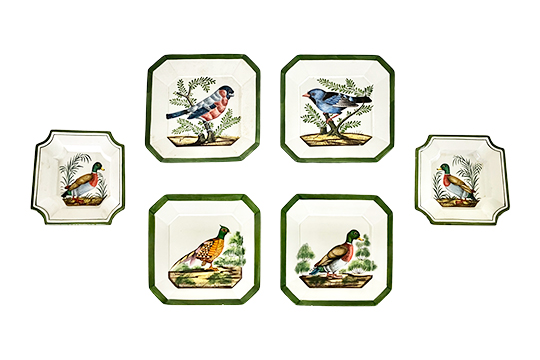 6 PIATTI QUADRATI IN CERAMICA DIPINTA DIM. 17x17 E 25x25 CM