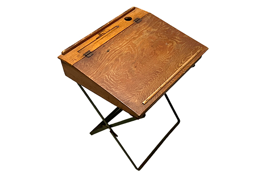 1 SCRITTOIO PER BAMBINI IN LEGNO CON GAMBE IN METALLO RICHIUDIBILI DIM. 45x60x40 CM