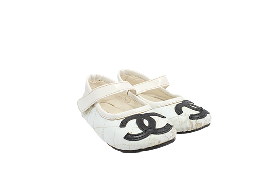 1 PAIO DI BALLERINE CHANEL, COLOR BIANCO E NERO, IN PELLE, MISURA 25, SEGNI D'USURA