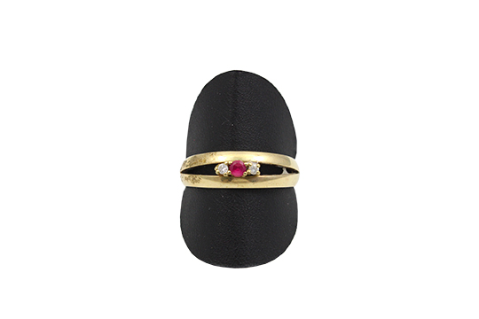 1 ANELLO IN O.G. 14 KR. CON PR. RUBINO E BRILLANTI PER COMPL. KT. 0,05 C.a, GR. TOT. 5,65