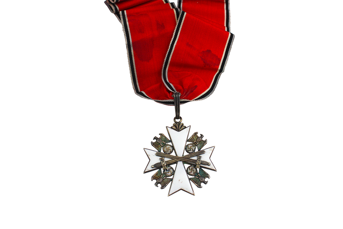1 ANTICA MEDAGLIA IN ARGENTO 800‰ “CROCE DELL'ORDINE DELL'AQUILA TEDESCA CON SPADE” CORREDATA DA LETTERA DI ACCOMPAGNAMENTO (DATATA ROMA 22 LUGLIO 1942)