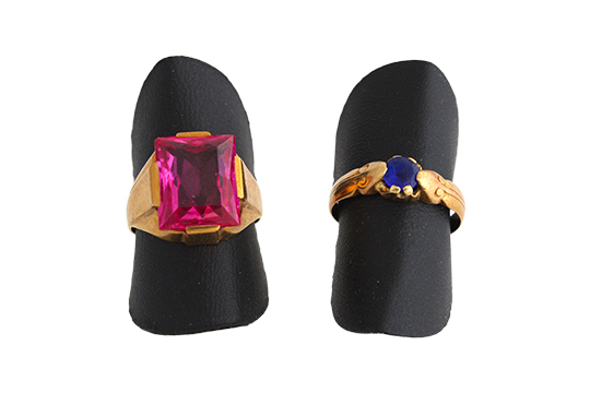 2 ANELLI (1 CON PUNZONI PIAGET) IN O.G. 18 KR. CON PIETRE SEMIPREZIOSE GR. TOT. 7,30