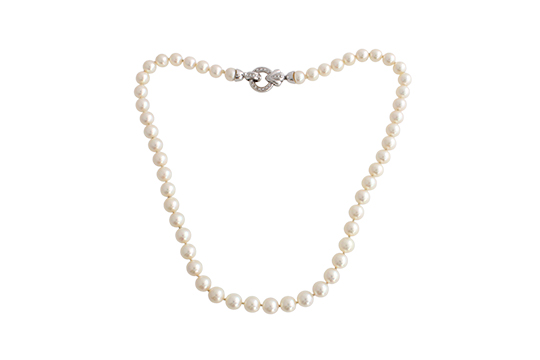 1 COLLANA DI PERLE AKOYA 7,50 MM CON CHIUSURA IN O.B. 18 KR. E BRILLANTI PER COMPL. KT. 0,30 C.a