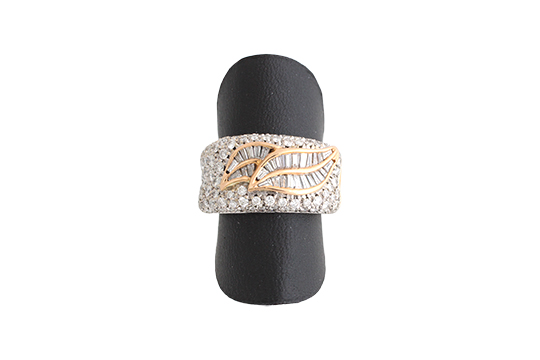 1 ANELLO IN O.G. 18 KR. CON BRILLANTI PER COMPL. KT. 0,70 C.a CLASSIFICABILI: PUREZZA VS2, COLORE G-J E BRILLANTI TG. TEPPER PER COMPL. KT. 0,40 C.a CLASSIFICABILI: PUREZZA VS2, COLORE G-J GR. TOT. 12,20