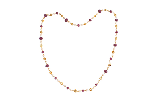 1 COLLANA IN O.G. 18 KR. CON INSERTI IN PR. RUBINI E PERLE GR. TOT. 96,90