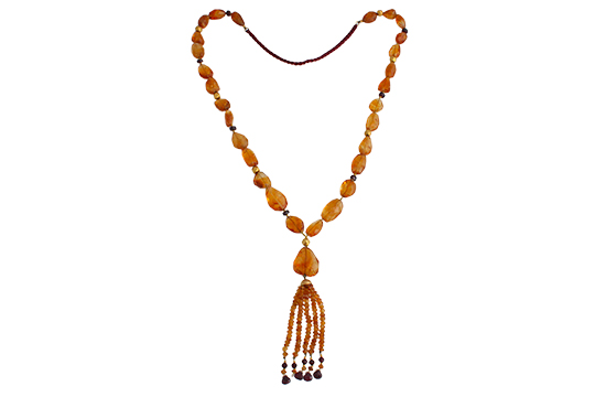 1 COLLANA “SAUTOIR” IN PIETRE SEMIPREZIOSE SFACCETTATE CHE INTERCALA INSERTI IN METALLO DORATO E PIETRE SEMIPREZIOSE