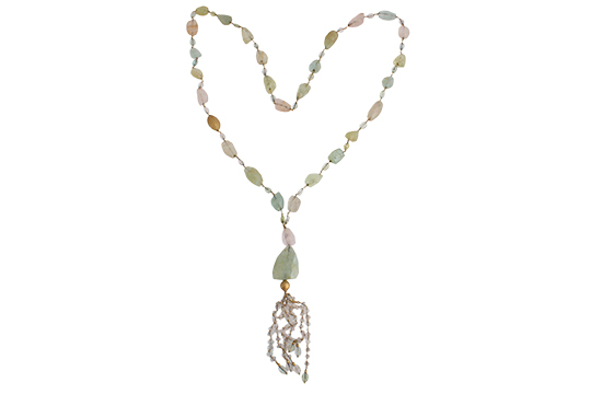 1 COLLANA “SAUTOIR” IN O.G. 18 KR. CHE INTERCALA PIETRE SEMIPREZIOSE CON DUE INSERTI IN O.G. 18 KR. E CENTRALE IN PIETRA SEMIPREZIOSA