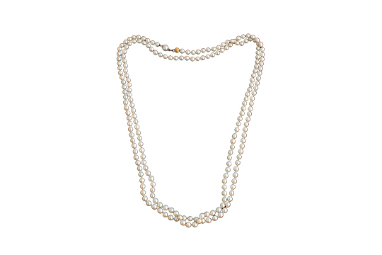 1 COLLANA DI PERLE DA 5,00 MM CON CHIUSURA A SCOMPARSA IN O.B. 18 KR. E INSERTI IN O.G. 18 KR. E BRILLANTINI TG. HUIT-HUIT (LUNGHEZZA 130 CM)