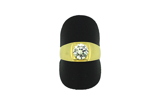 1 ANELLO IN O.G. 18 KR. CON BRILLANTE SOLITARIO DI KT. 1,80 C.a CLASSIFICABILE: PUREZZA VS-SI, COLORE K-L (CAPE) GR. TOT. 9,45