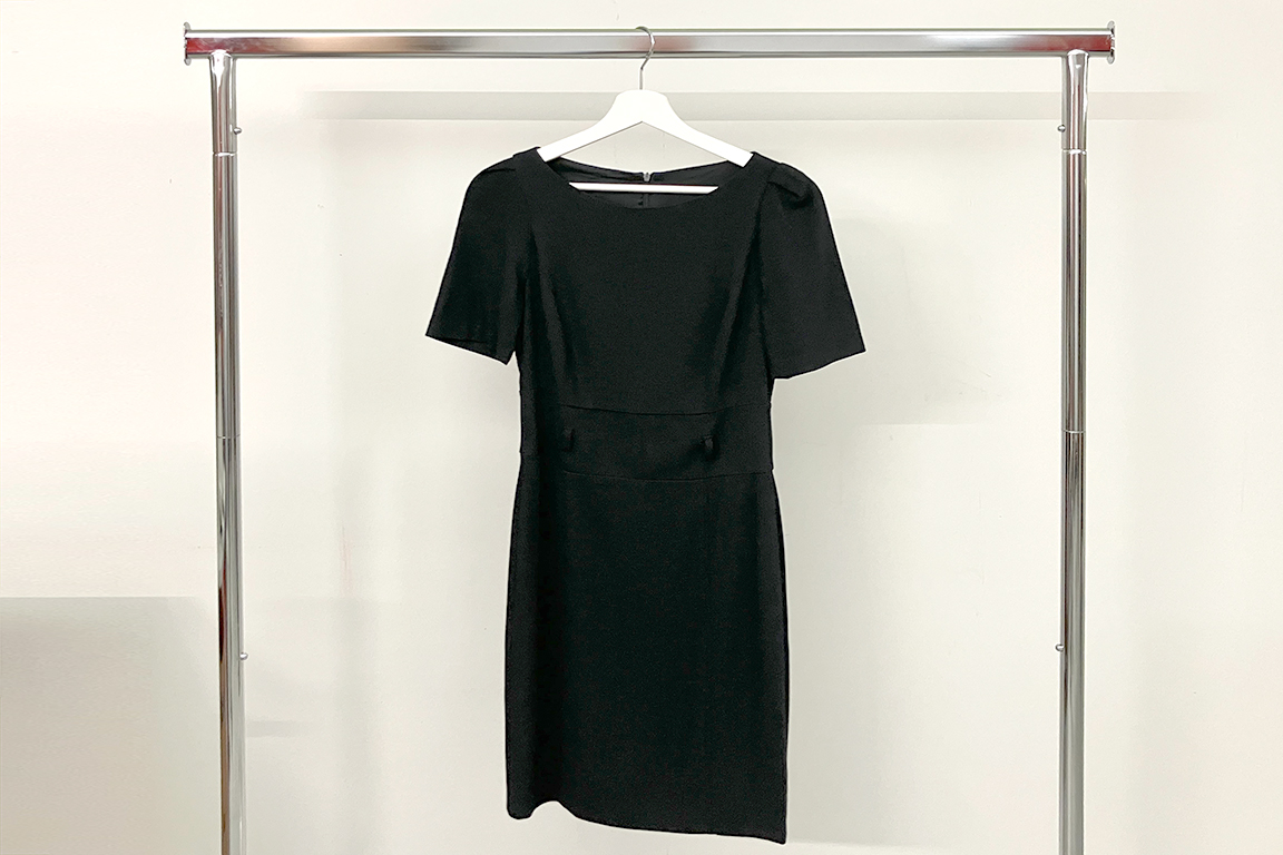 1 VESTITO IN TESSUTO COLORE NERO, LUNGHEZZA 88 CM
