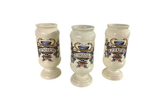 3 VASI DA FARMACIA IN PORCELLANA “INTERPHARM UNICUM” (54-55-56) DIM. 9x21 CM (PICCOLI DIFETTI)