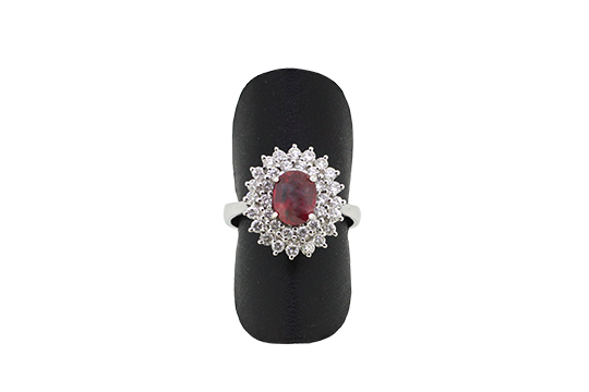 1 ANELLO IN O.B. 18 KR. MOD. MARGHERITA CHE INCASTONA PR. RUBINO TG. OVALE DI KT. 1,10 C.a E BRILLANTI PER COMPL. KT. 0,70 C.a GR. TOT. 7,05