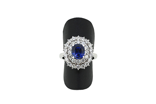 1 ANELLO IN O.B. 18 KR. MOD. MARGHERITA CHE INCASTONA PR. ZAFFIRO TG. OVALE DI KT. 1,40 C.a E BRILLANTI PER COMPL. KT. 1,20 C.a GR. TOT. 9,30