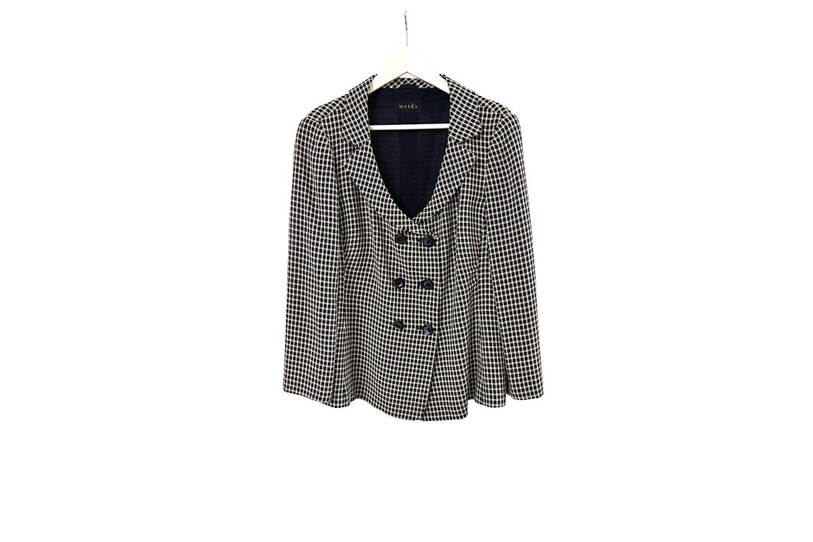 1 GIACCA “MASKA” COLORE BIANCO E NERO A QUADRI, CHIUSURA A BOTTONI, TAGLIA 48, LUNGHEZZA 70 CM