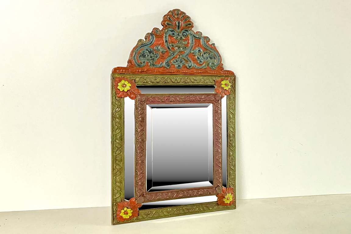 1 ANTICO SPECCHIO CON DECORI CON LASTRE IN RAME DIM. 38x66x7 CM