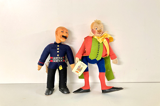 2 PUPAZZI STEIFF IN FELTRO: GUARDIANO DIM. 20x38x10 CM E 1 PAGLIACCIO DIM. 28x40x10 CM