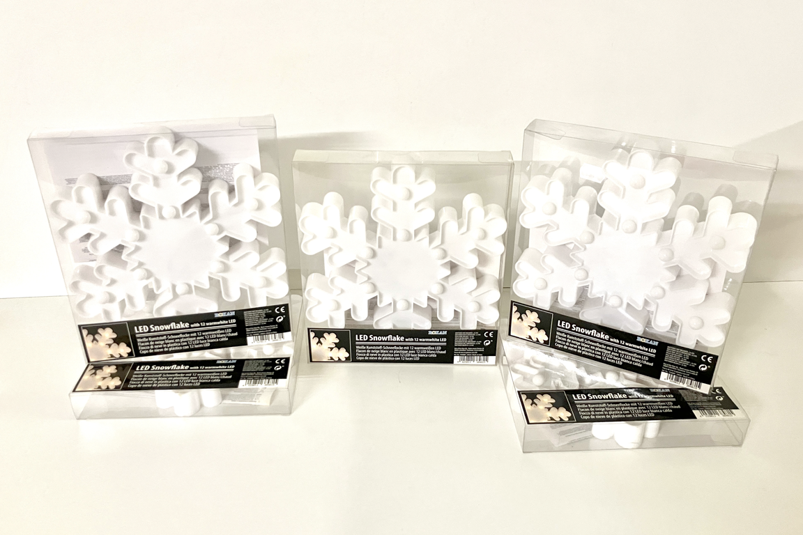 5 DECORAZIONI NATALIZIE DA PARETE “FIOCCO DI NEVE”, PLASTICA, COLORE BIANCO, OGNUNA CON 12 LUCI A LED (SENZA BATTERIE), CONFEZIONE ORIGINALE DIM. 25x23x4 CM (N.C.F.)